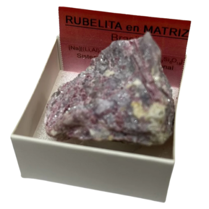 piedra en bruto, natural rubelita en matriz