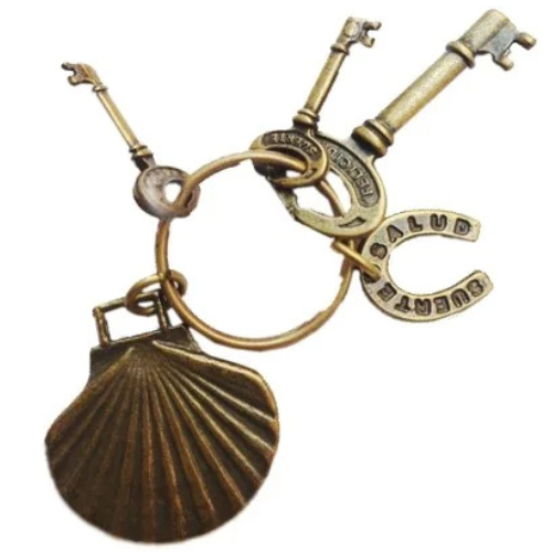 llavero con llaves y peregrino de santiago llavero con llaves y peregrino de santiago