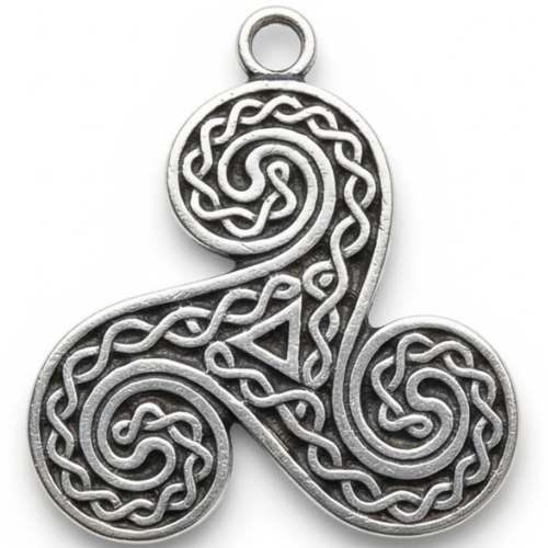 amuleto trisquel celta labrado plata vieja
