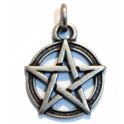 amuleto pentagrama envejecido. (estrella de 5 puntas circulo)