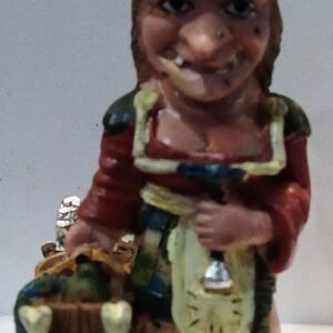 BRUJA viajera de  10 cm alto, en resina  (modelos varios se envían surtidas)