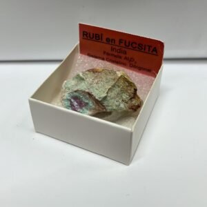 PIEDRA en bruto, natural RUBÍ en FUCSITA