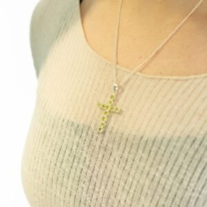 Colgante devocional indio - plateado (cadena de 45 cm) - crucifijo de peridoto