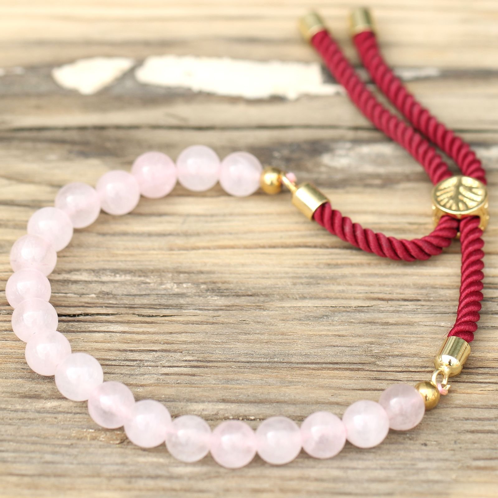 Pulsera de hilo burdeo con Cuarzo Rosa - Imagen 2