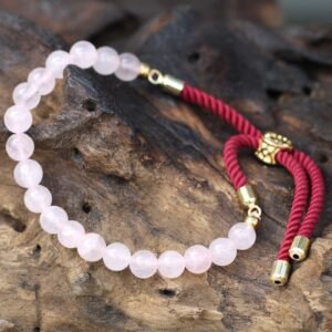 Pulsera de hilo burdeo con Cuarzo Rosa