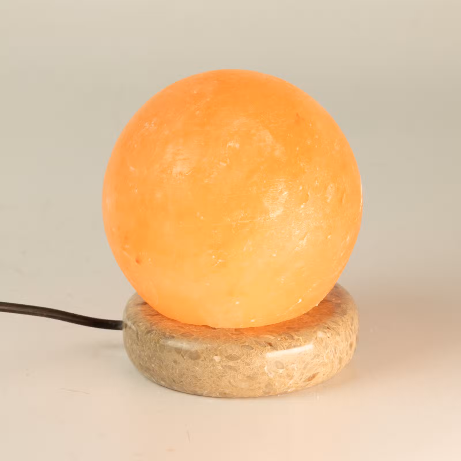 Lámpara de sal de bola USB de calidad - 8 cm - Imagen 3