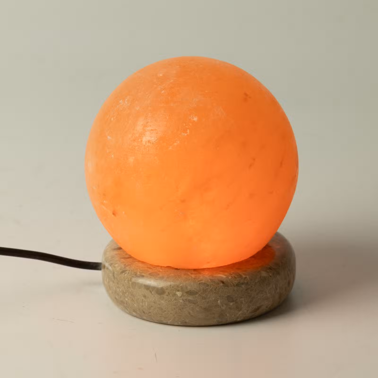 Lámpara de sal de bola USB de calidad - 8 cm - Imagen 2