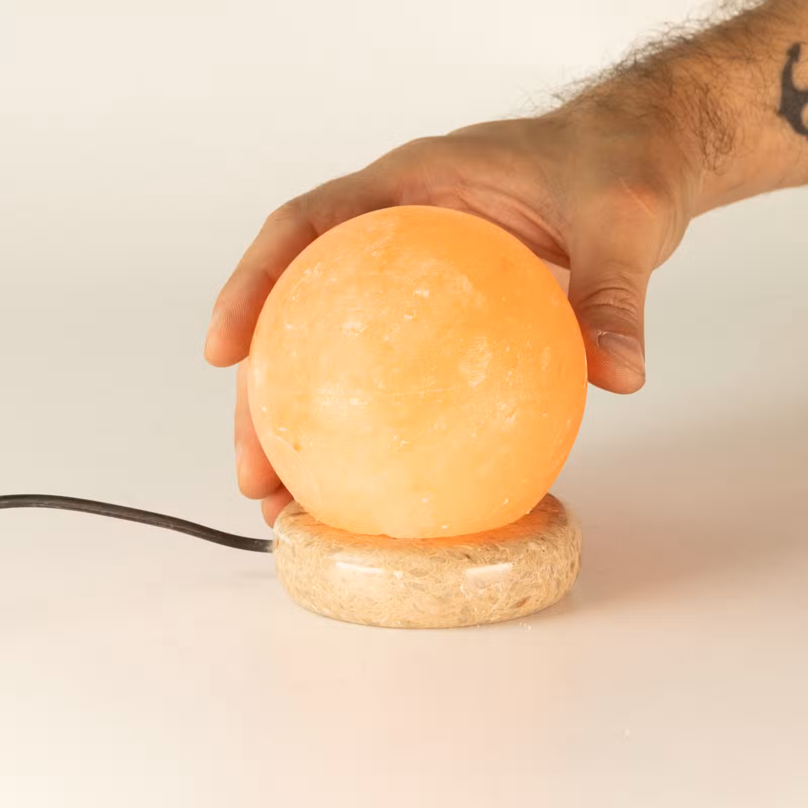 Lámpara de sal de bola USB de calidad - 8 cm - Imagen 4