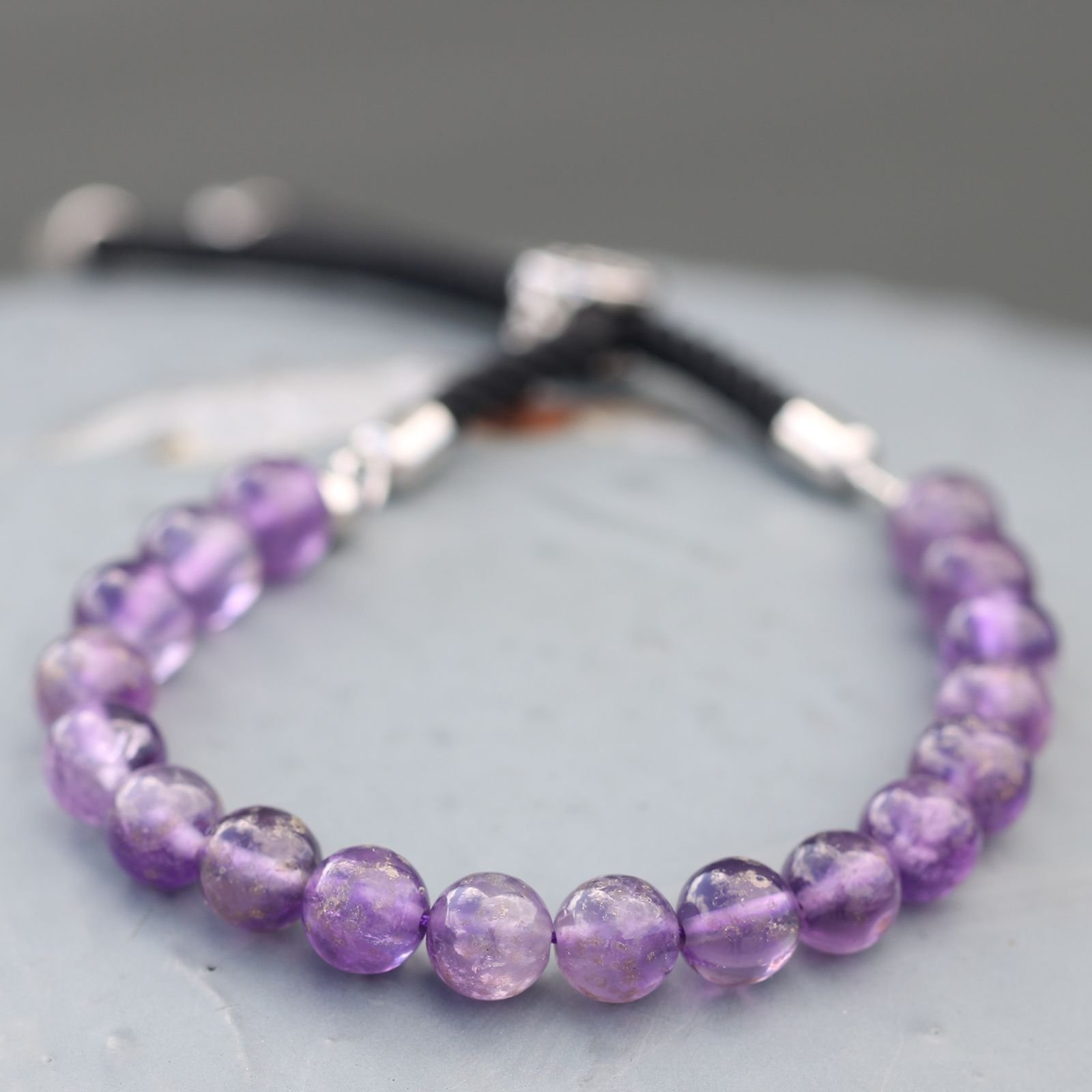 Pulsera de hilo negro de Amatistas - Imagen 2