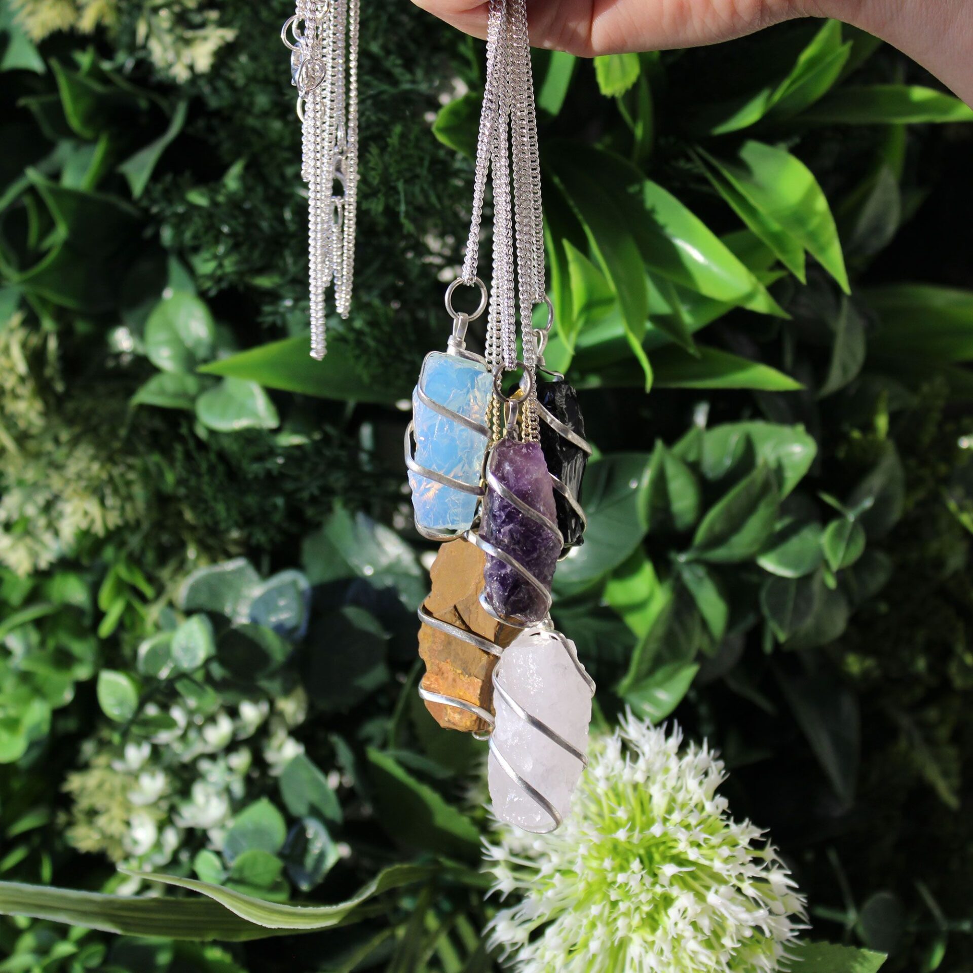 Collar de Piedras Preciosas Envueltas en Cascada - Ónix Negro en bruto - Imagen 4
