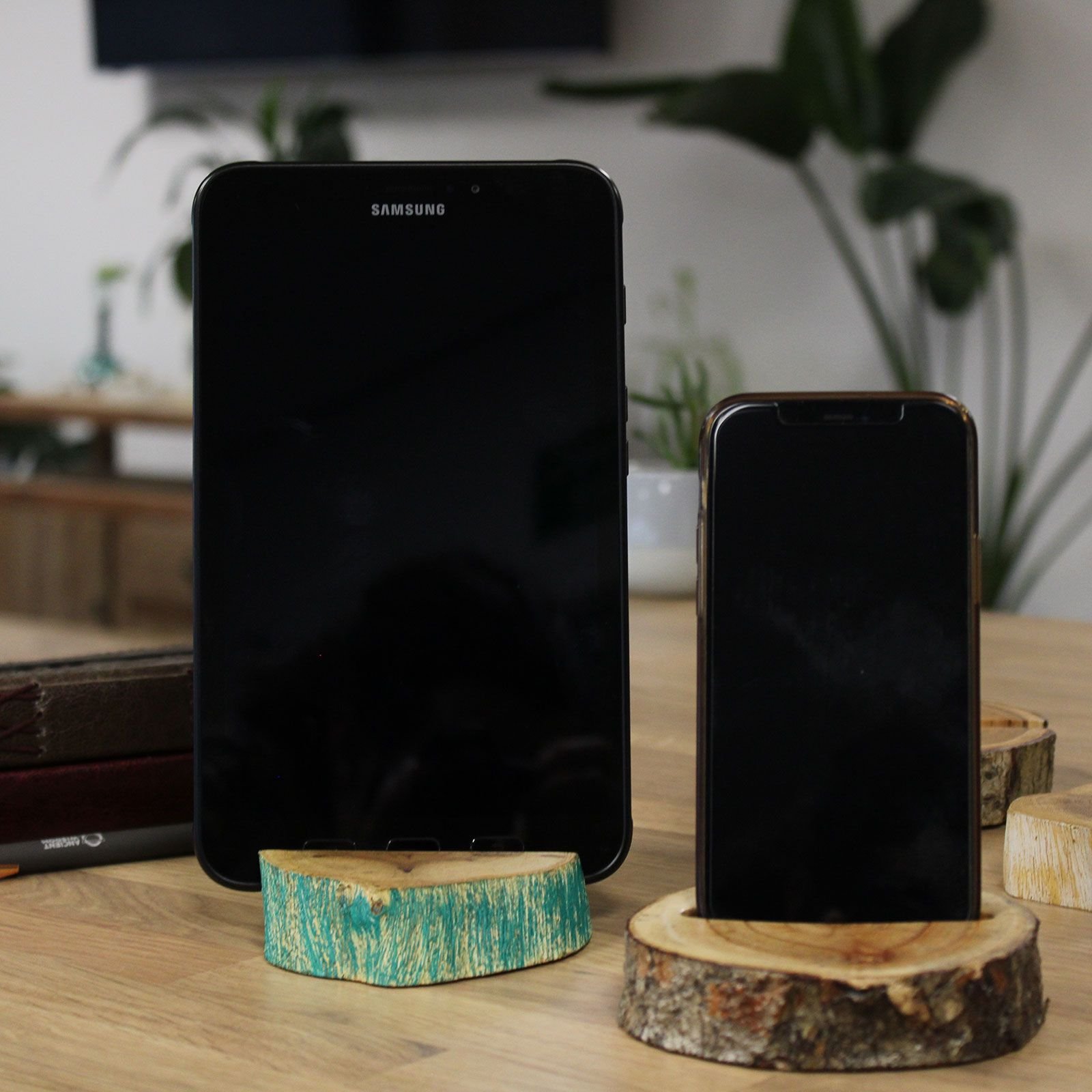 Small Log Phone Holder (slot) - Natural - Imagen 6