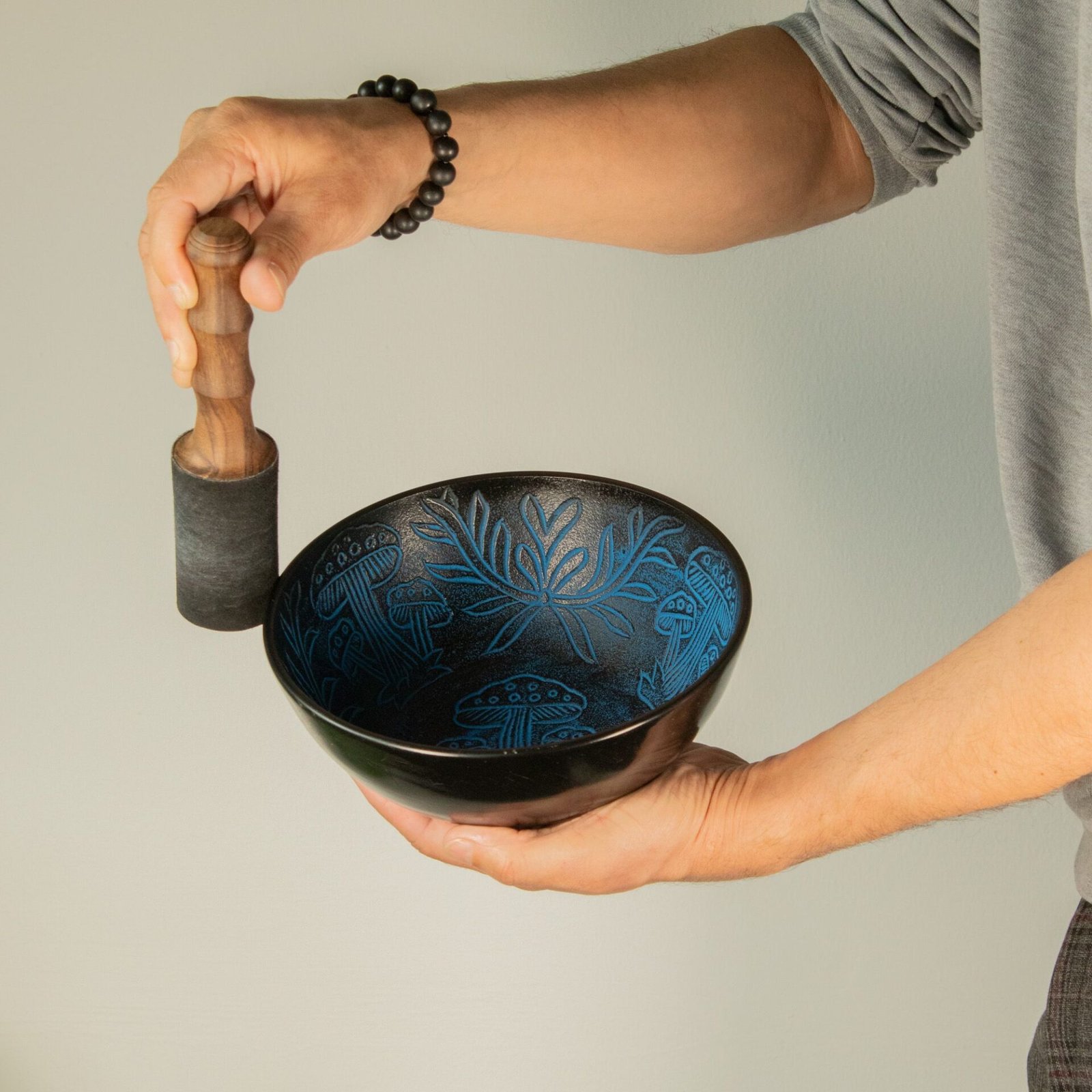 Cuenco tibetano de aluminio - hongo mágico - azul (20 cm) - Imagen 6