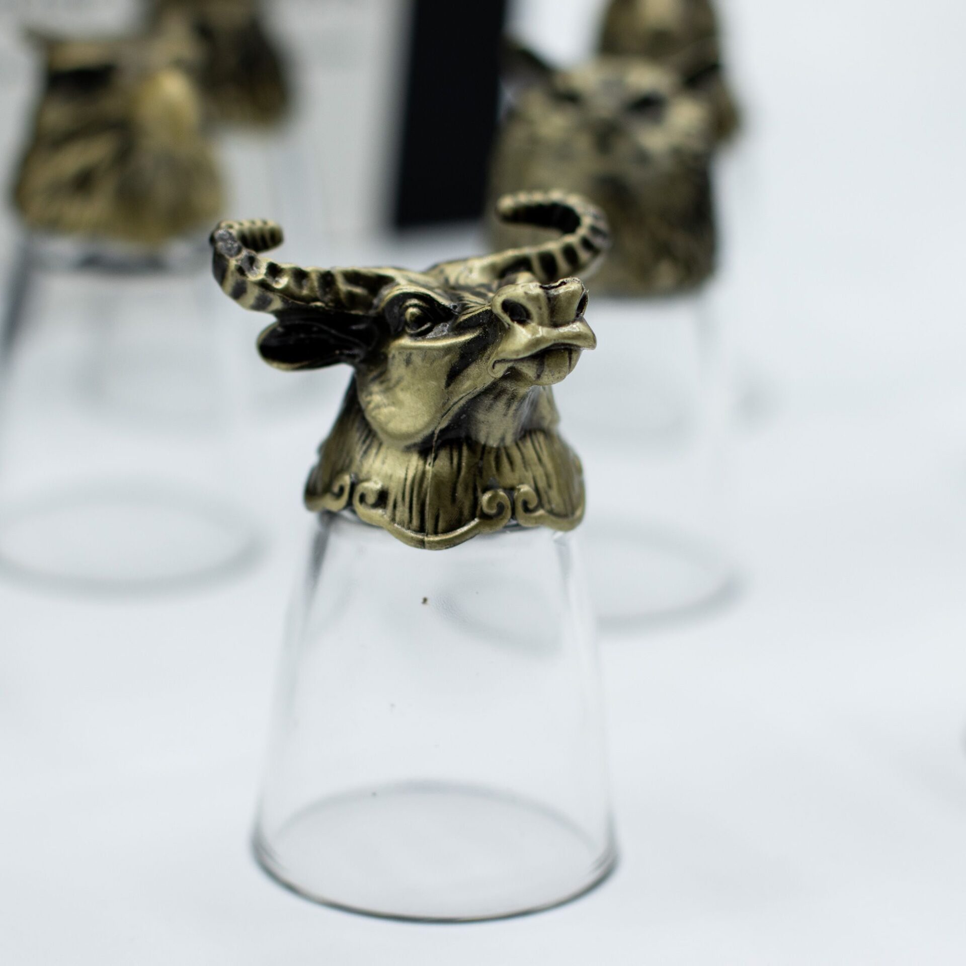 Conjunto de regalo de 12 vasos de chupito Bottom Up (25ml) - Bosque y Criaturas Místicas - Bronce Antiguo - Imagen 4