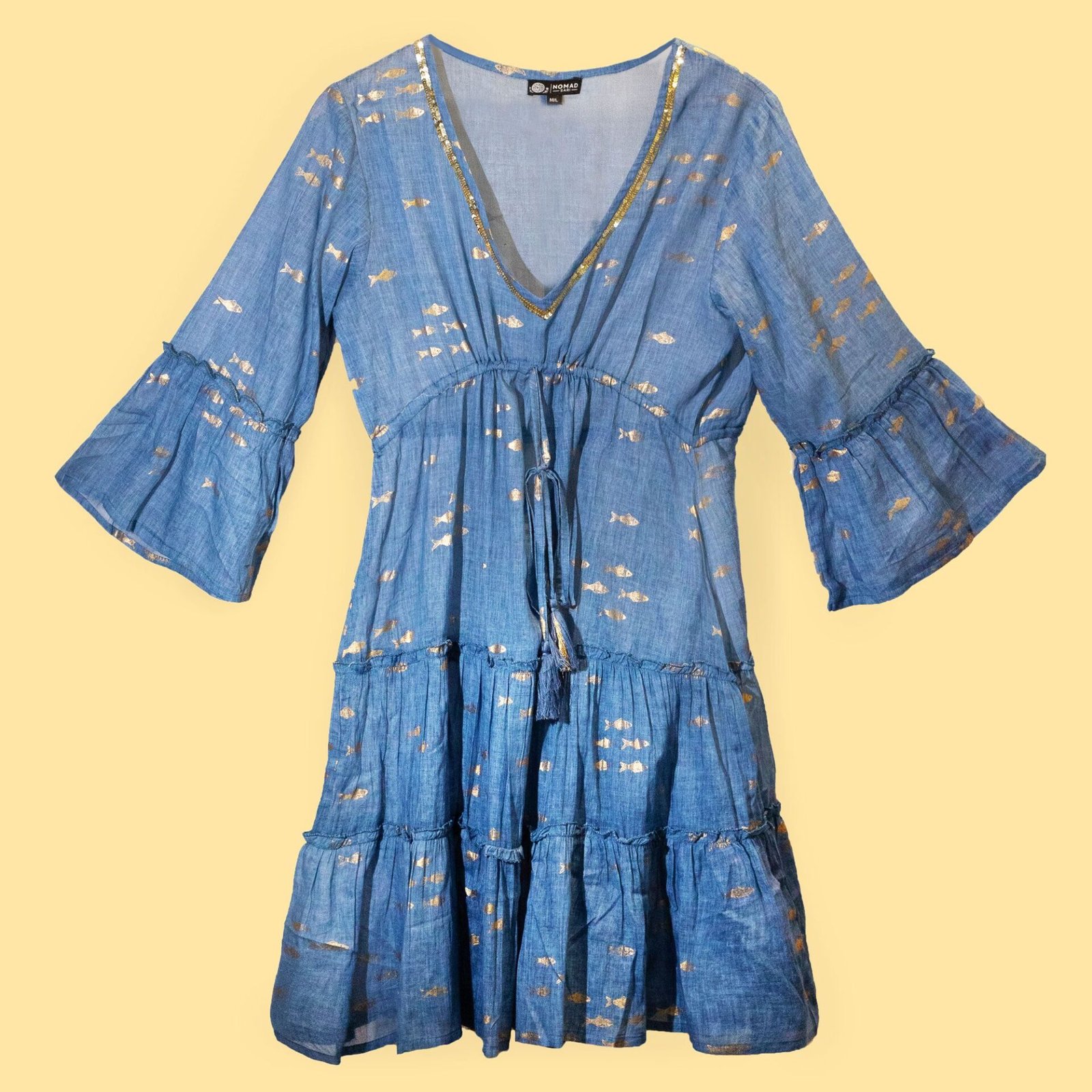 Nomad Sari en el Mar Mediterráneo Vestido con estampado de peces azules y dorados (M/L) - Imagen 5