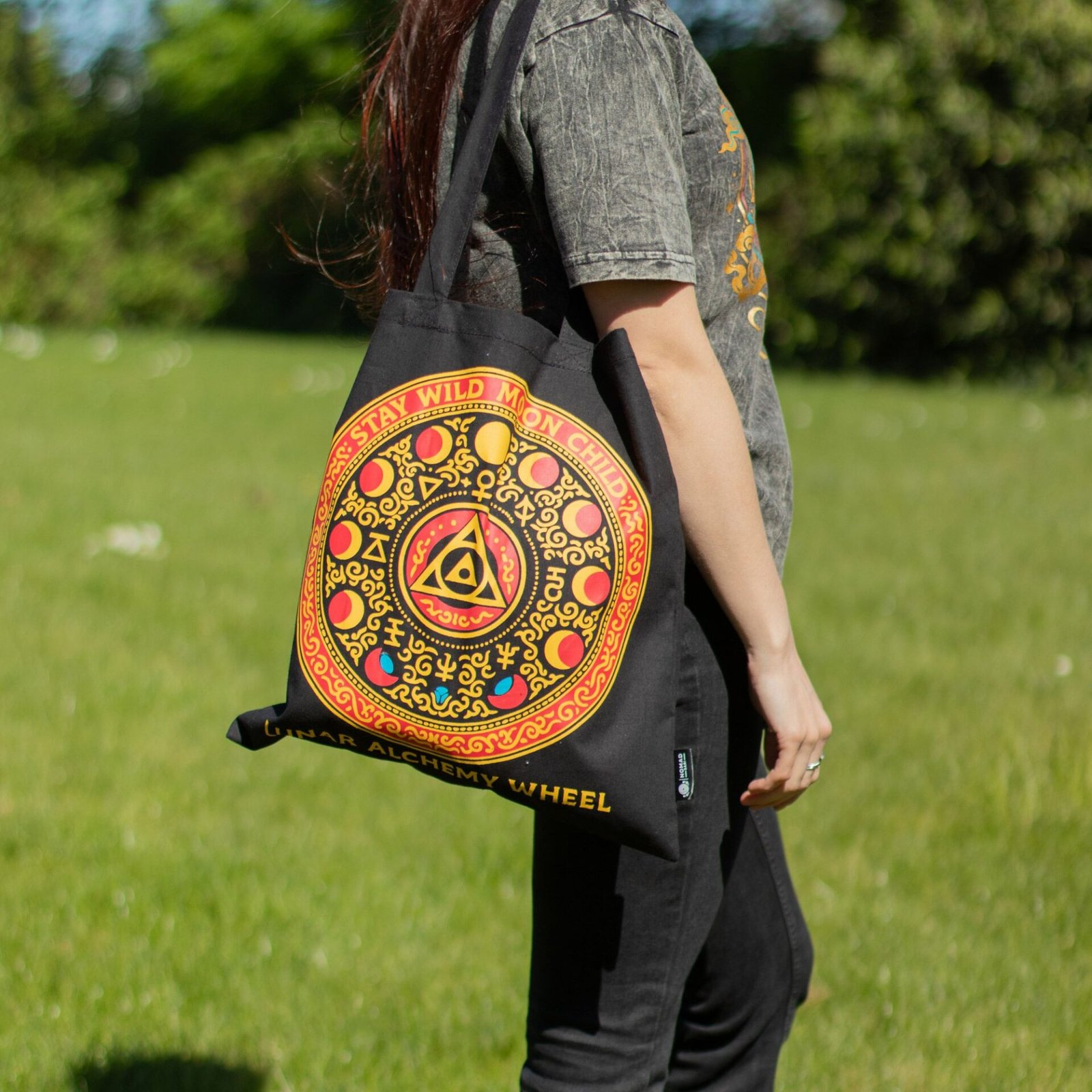 Bolso Tote Icónico Clásico - Luna Alchemy Wheel - Negro 6 oz - Imagen 6