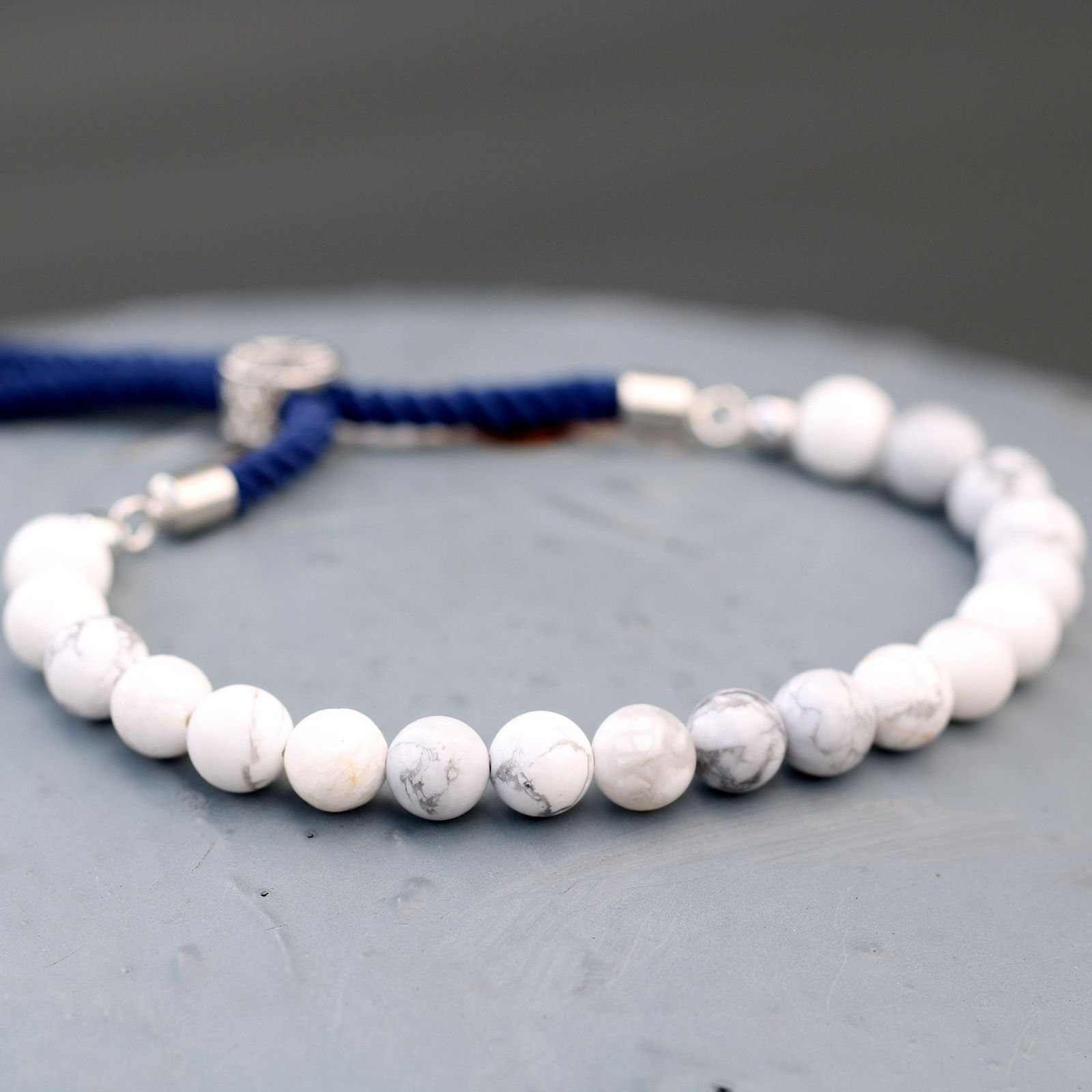 Pulsera de hilo azul marino de Khaulita Blanca - Imagen 2