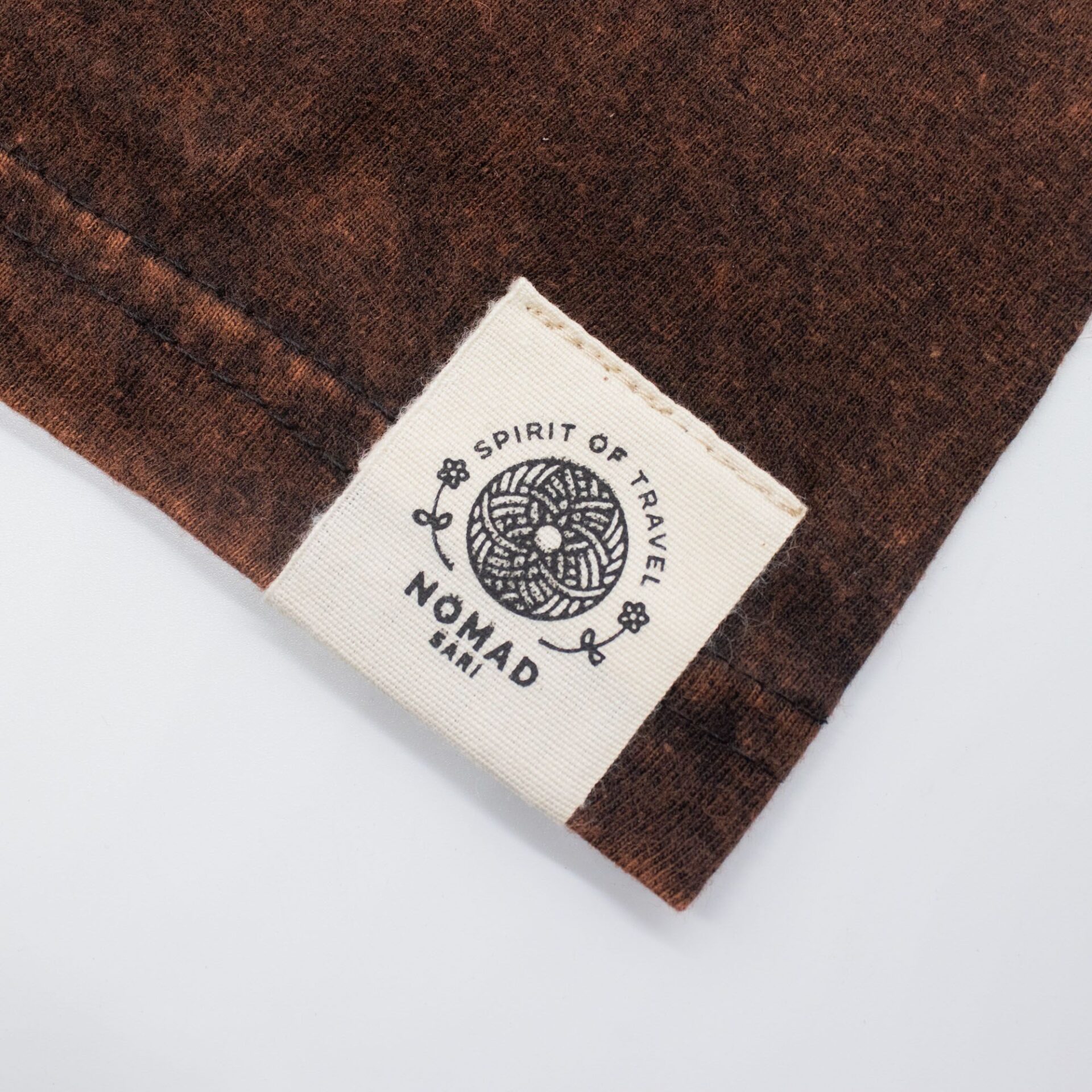 Nomad Sari Camiseta de Algodón Lavado a Piedra - Sol y Zodíaco - Marrón - Grande - Imagen 6