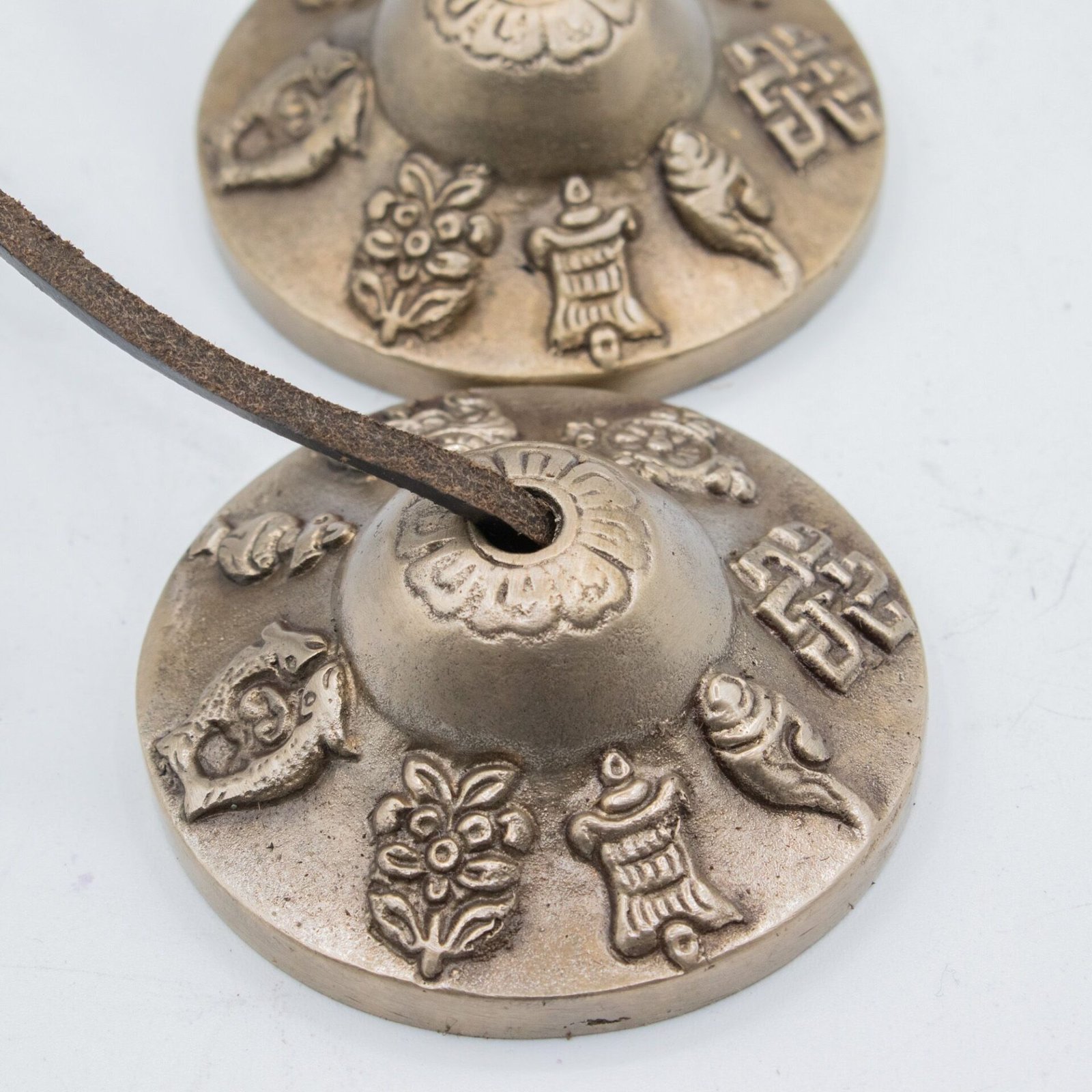 Tingsha tibetana de latón premium - Símbolos de la suerte - aprox. 6 cm (155 g) - Imagen 5
