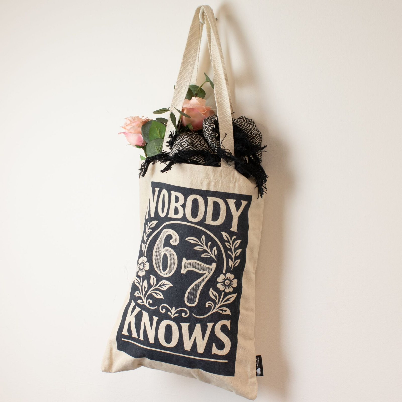 Bolso Tote «Nomad Sari Iconic Toni» – Modelo Nobody Knows 67 – Algodón Natural de 10 Oz - Imagen 4
