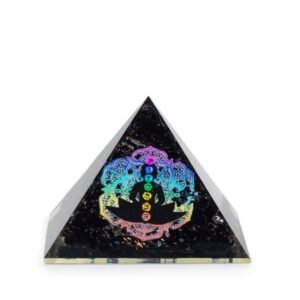 Pirámide de orgonita - Chakra de Buda - Chips de turmalina negra 5,5x4,5 cm.