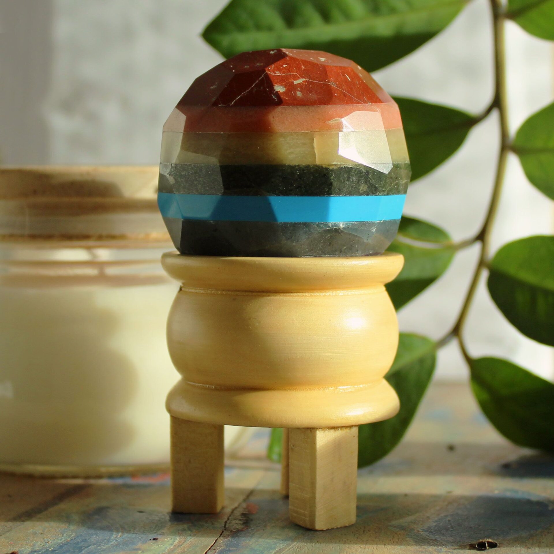Bola Curativa de Piedras Preciosas y soporte - Siete chakras - Imagen 2